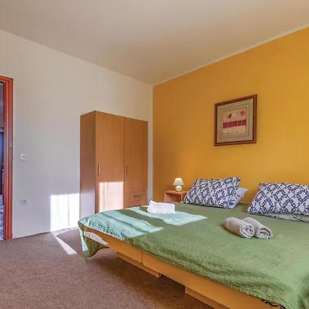 Apartamento 1 Bedroom Pet Friendly In *